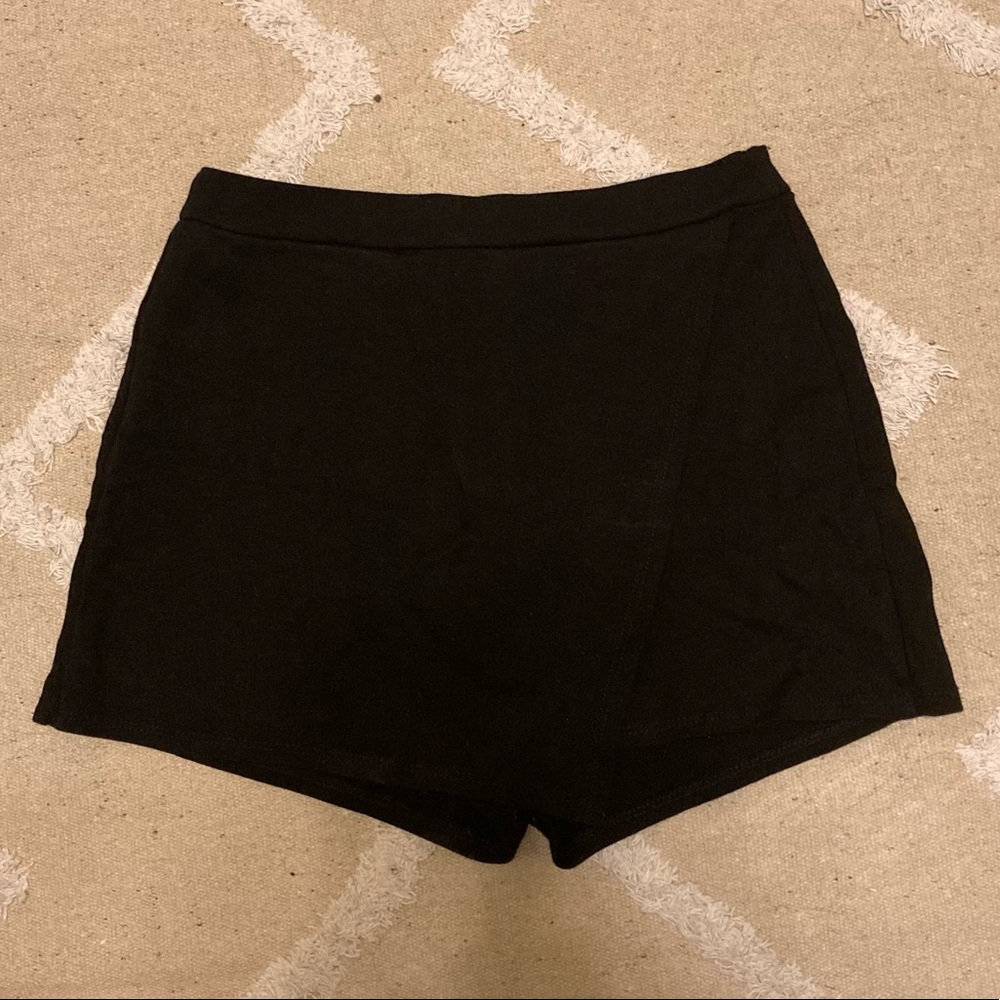 Black Skort
